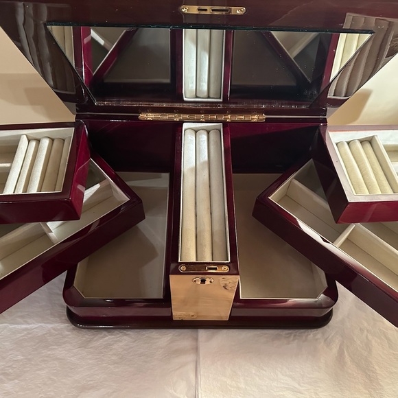 Curata Jewelry Box - Picture 3 of 4